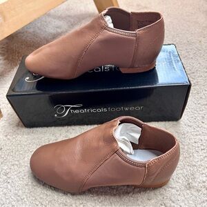 Theatricals | Split-sole Jazz Bootie in coffee